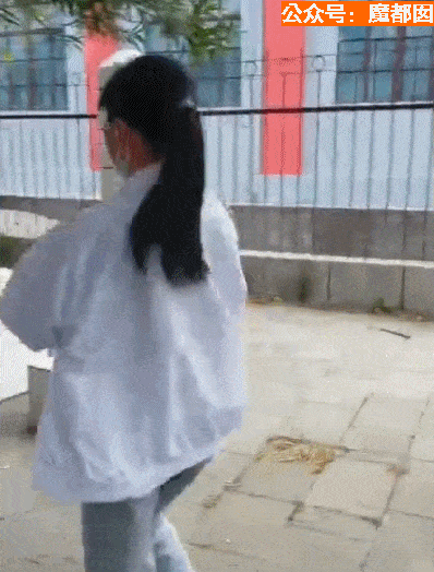 猛踢头、狠踹脸、往死里打…云南女生被围殴案件轰动全中国（组图） - 11