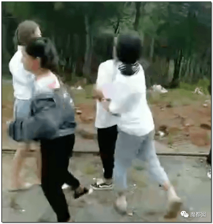 猛踢头、狠踹脸、往死里打…云南女生被围殴案件轰动全中国（组图） - 31