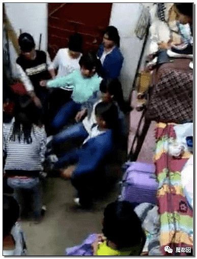 猛踢头、狠踹脸、往死里打…云南女生被围殴案件轰动全中国（组图） - 39