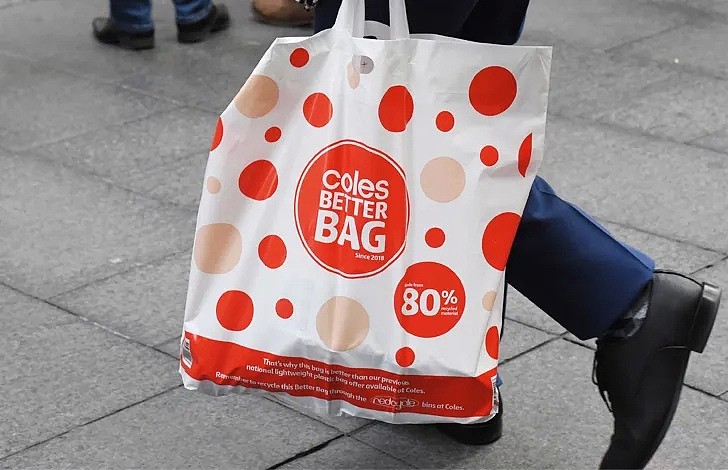 笑疯！这是什么土嗨时尚，澳洲人已经开始用Coles塑料袋做衣服了（视频/组图） - 2