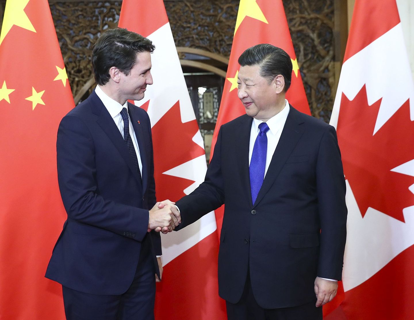 2017年12月5日，习近平（右）在北京会见加拿大总理特鲁多。（新华社）