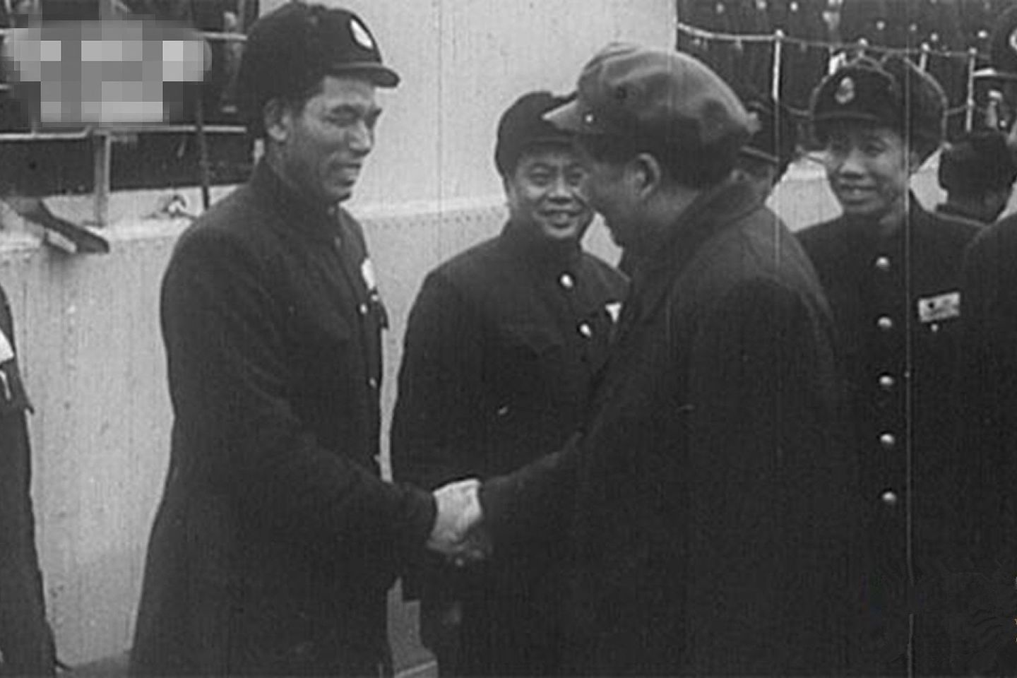 中国央视推出《一九五八炮击金门》纪录片。图为央视放出的有关中共前领导人毛泽东视察海军的照片。（中国央视）