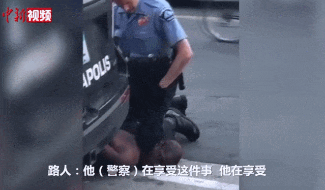 华春莹发文：“我无法呼吸”...美国非裔男子遭警察跪压7分钟完整视频曝光：不停求饶、喊妈妈（视频/组图） - 4