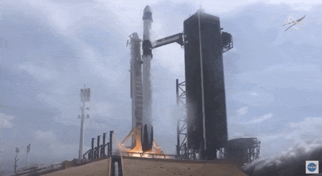 马斯克再次创造航天历史！SpaceX首次载人发射任务成功，开启商业载人航天新时代（视频/组图） - 2