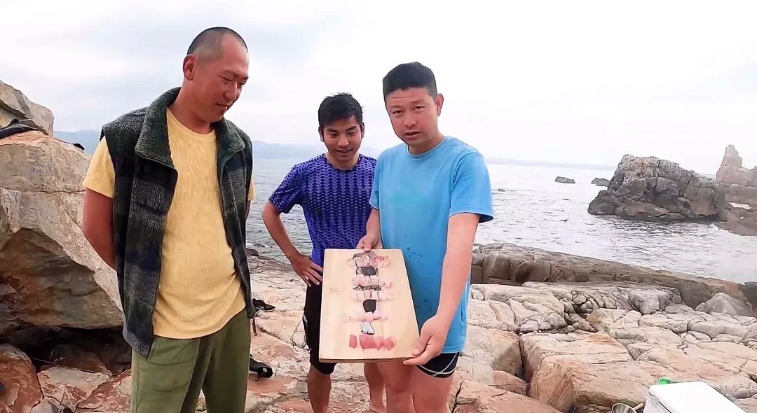 为了躲疫情，三个日本小哥带着只鸡跑到无人岛生活一个月，网友：这荒岛求生太好笑了吧！（组图） - 35