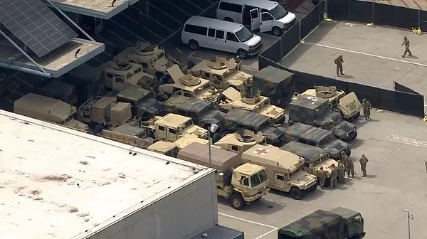 洛杉矶官宣紧急状态！LV、跑车被抢，坦克出动，“暴徒”下个目标是华人区（组图） - 10
