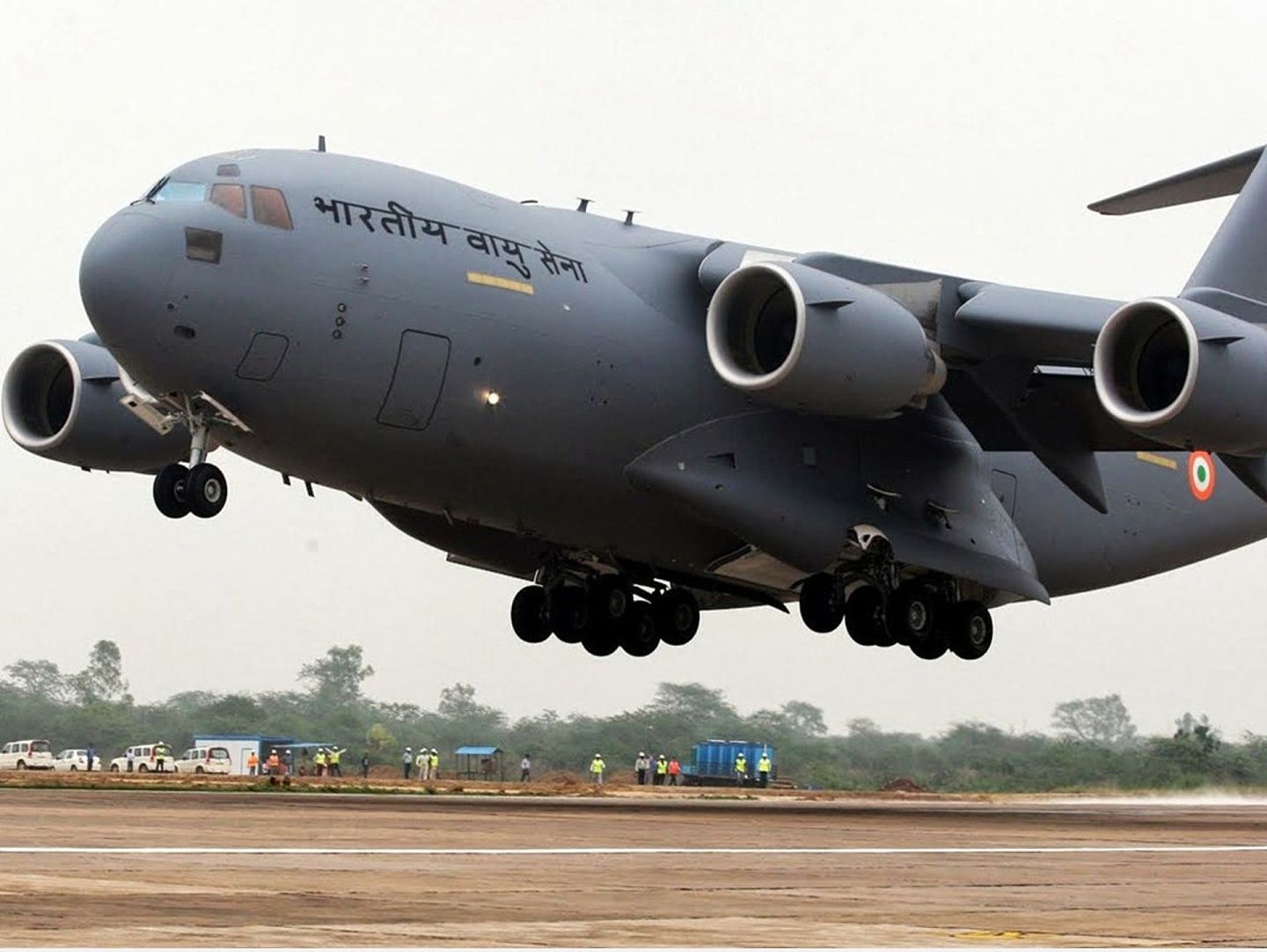 印度装备的美制C-17重型运输机，近来频繁在中印边境的机场活动。（飞扬军事论坛）