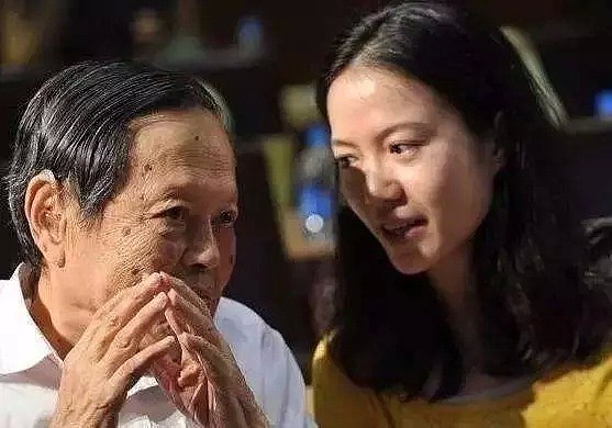 她28岁时就嫁给了82岁著名的华裔物理学家，这15年都经历了什么？如今成这般模样...（组图） - 11