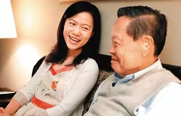 她28岁时就嫁给了82岁著名的华裔物理学家，这15年都经历了什么？如今成这般模样...（组图） - 24