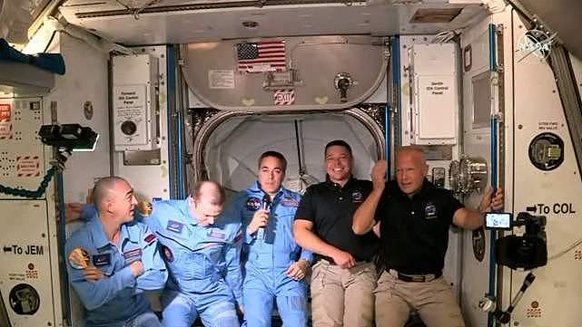 NASA航天员赞叹SpaceX飞船：操控顺畅，非常满意