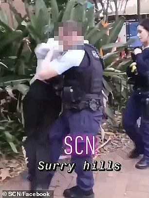 视频曝光！悉尼警方“暴力”执法引众怒，土著男孩多处受伤（视频/组图） - 2