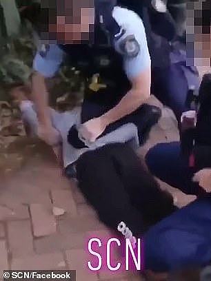 视频曝光！悉尼警方“暴力”执法引众怒，土著男孩多处受伤（视频/组图） - 3