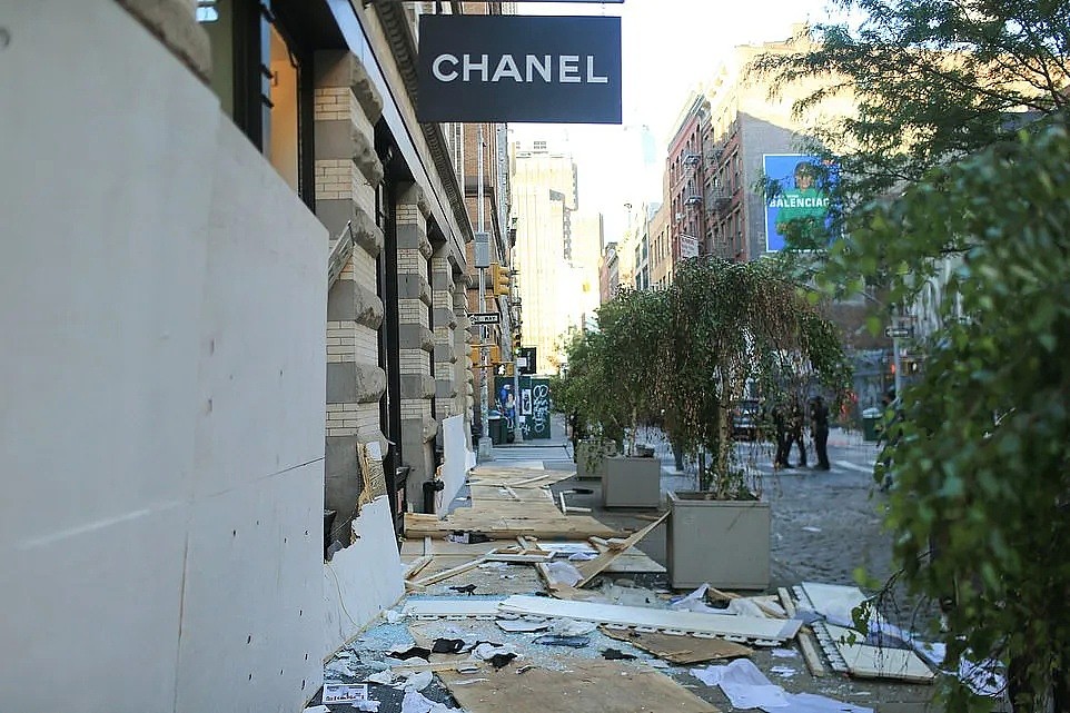 疯狂！全美暴动恐怖进一步升级，示威者遭枪杀，香奈儿Gucci被抢空，华人店主哀嚎（组图） - 8