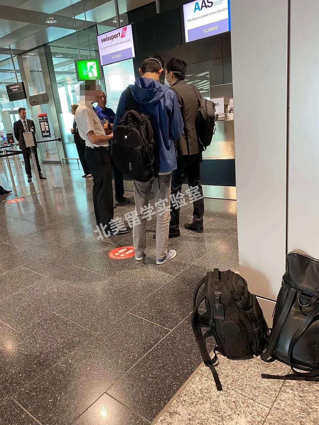 心酸！22名留学生滞留苏黎世机场，他们同时举出了中国护照！（组图） - 5