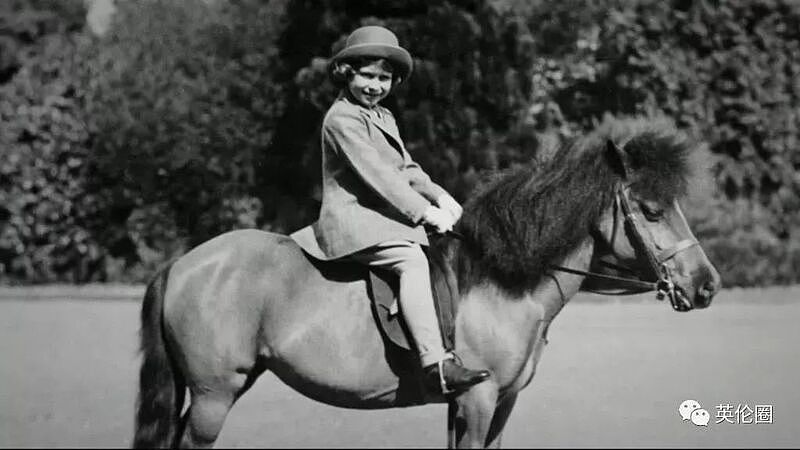 英国女王骑马亮相: 光靠赛马,她就赢了6249万，多年来热衷骑马、养马、赛马(组图) - 6