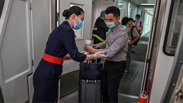 美国进一步施压，6月16日起禁止中国所有航班；在美中国留学生自称