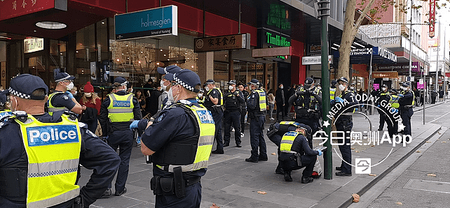悉尼游行发生冲突！示威者拒绝离开中央车站被喷辣椒水，1人当场被捕（视频/组图） - 33
