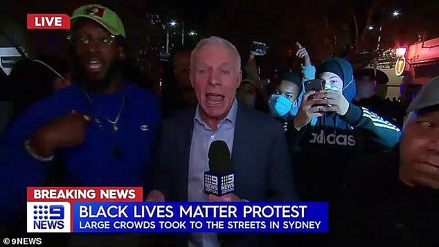 “他不是黑人，我来告诉你！”9号新闻台记者直播遭示威者“劫持”（视频/组图） - 4