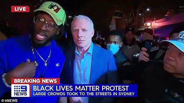 “他不是黑人，我来告诉你！”9号新闻台记者直播遭示威者“劫持”（视频/组图） - 3