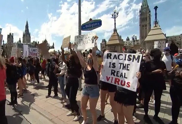 激愤! 加拿大八大城市爆发游行 总理杜鲁多跪下 抗议者挤爆大街 传暴力组织已踩点（组图） - 4