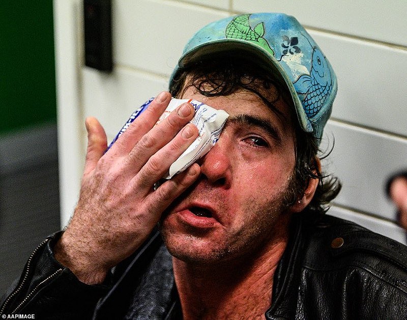 “蠢猪警察去死” 悉尼示威者与警方发生冲突，多人被喷辣椒水！女子大喊：我为国效力5年，竟被如此对待（视频/组图） - 10