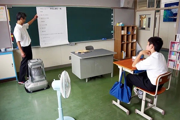 日本惊现一个人的学校，全校5名老师仅教他一个人？网友：真·全村希望（组图） - 17