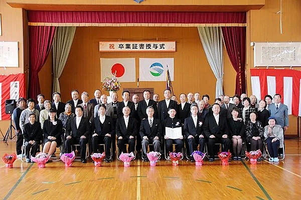 日本惊现一个人的学校，全校5名老师仅教他一个人？网友：真·全村希望（组图） - 45