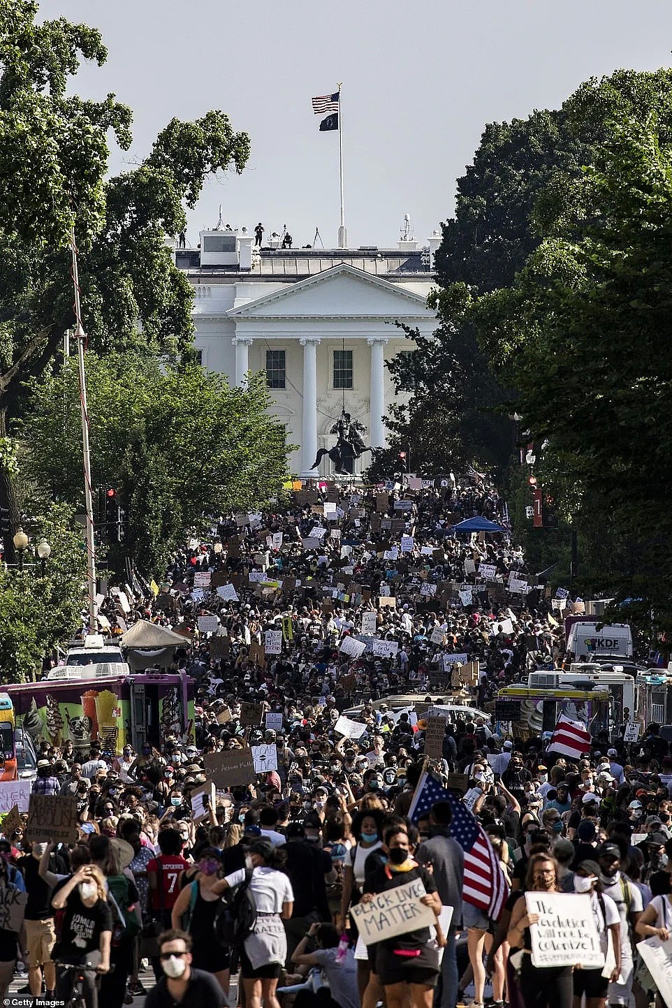 包围白宫！成千上万人占领华盛顿特区，狙击手在白宫楼顶监视（组图） - 2