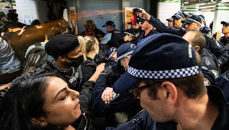 悉尼示威男子袭警、拒捕，被控4项罪名！助理局长：这是一个积极的结果（组图） - 3