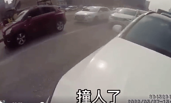 上海街头一海归男子撞倒交警后逃逸：我是外国人，认不出中国警察！网友炸了...（视频/组图） - 6