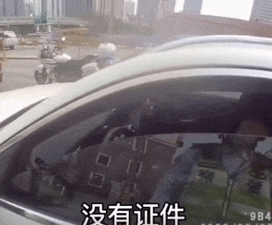 上海街头一海归男子撞倒交警后逃逸：我是外国人，认不出中国警察！网友炸了...（视频/组图） - 4