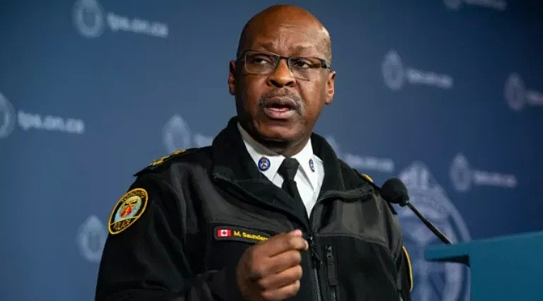 加拿大黑人警察总长宣布辞职！网友欢呼：5年治安没好过，华裔成下届总长有利人选？（组图） - 2
