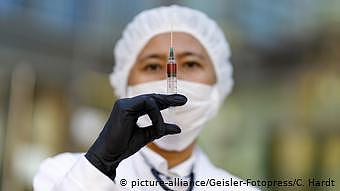 Symbolbild Impfstoff für Coronavirus (picture-alliance/Geisler-Fotopress/C. Hardt)