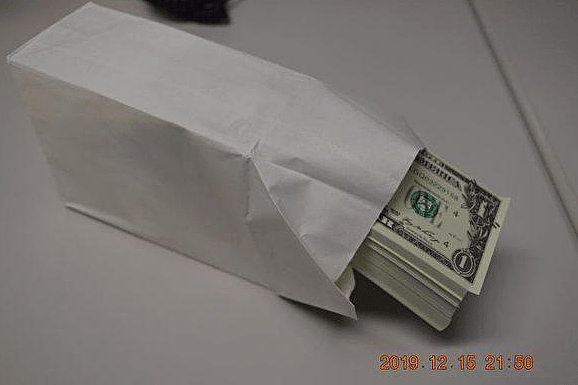 华人老板叫苦连连！美国海关查获一批来自中国的假钞，面值都是100美元，高达35.1万（组图） - 2
