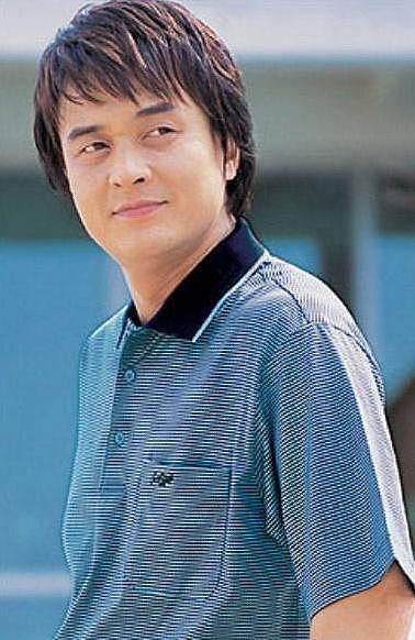 演员赵敏基涉嫌猥亵20名学生被开除，3个小时后，尸体悬挂停车场
