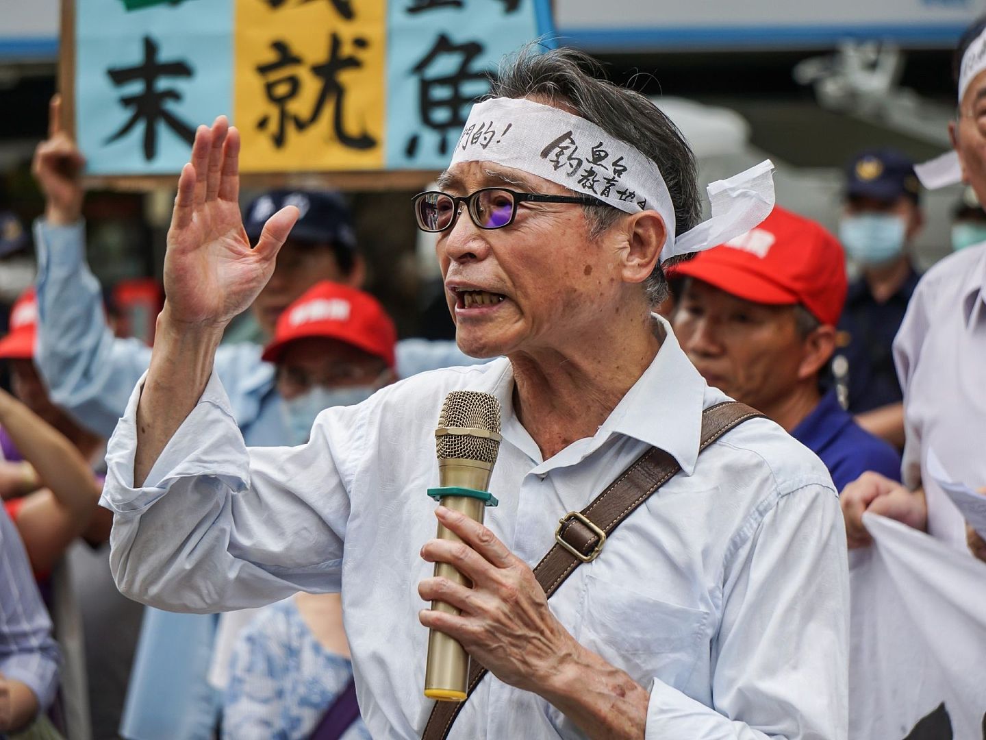 针对日本石垣市议会研拟将钓鱼台改名，台湾保钓团体在当地时间6月9日率众赴日本台湾交流协会台北事务所抗议。图为钓鱼台教育协会理事詹澈。（洪嘉徽／多维新闻）