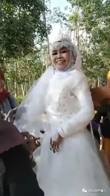 荒诞！65岁印尼大妈催婚竟反被求婚 儿子升级成“老公”（组图） - 3