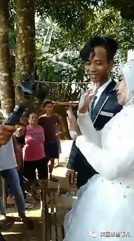 荒诞！65岁印尼大妈催婚竟反被求婚 儿子升级成“老公”（组图） - 14