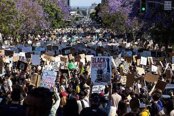 直击！澳洲多地爆发游行示威，上万人不顾警告涌上街头，卫生部门忧心疫情反扑（组图） - 51
