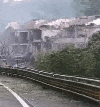 大量现场视频！浙江油罐车当街爆炸，已致19死，汽车被炸飞4层楼高（视频/组图） - 2