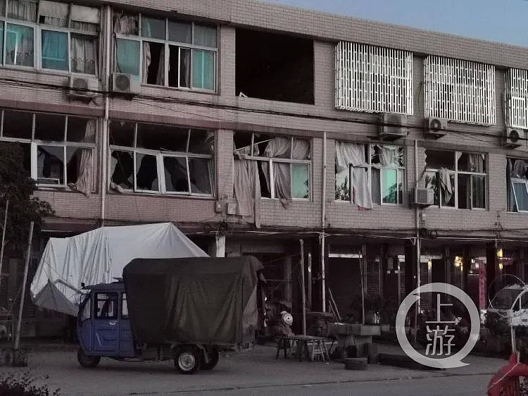 温岭槽罐车爆炸现场：一片废墟 凄惨无比 车头成碎片（视频/组图） - 1