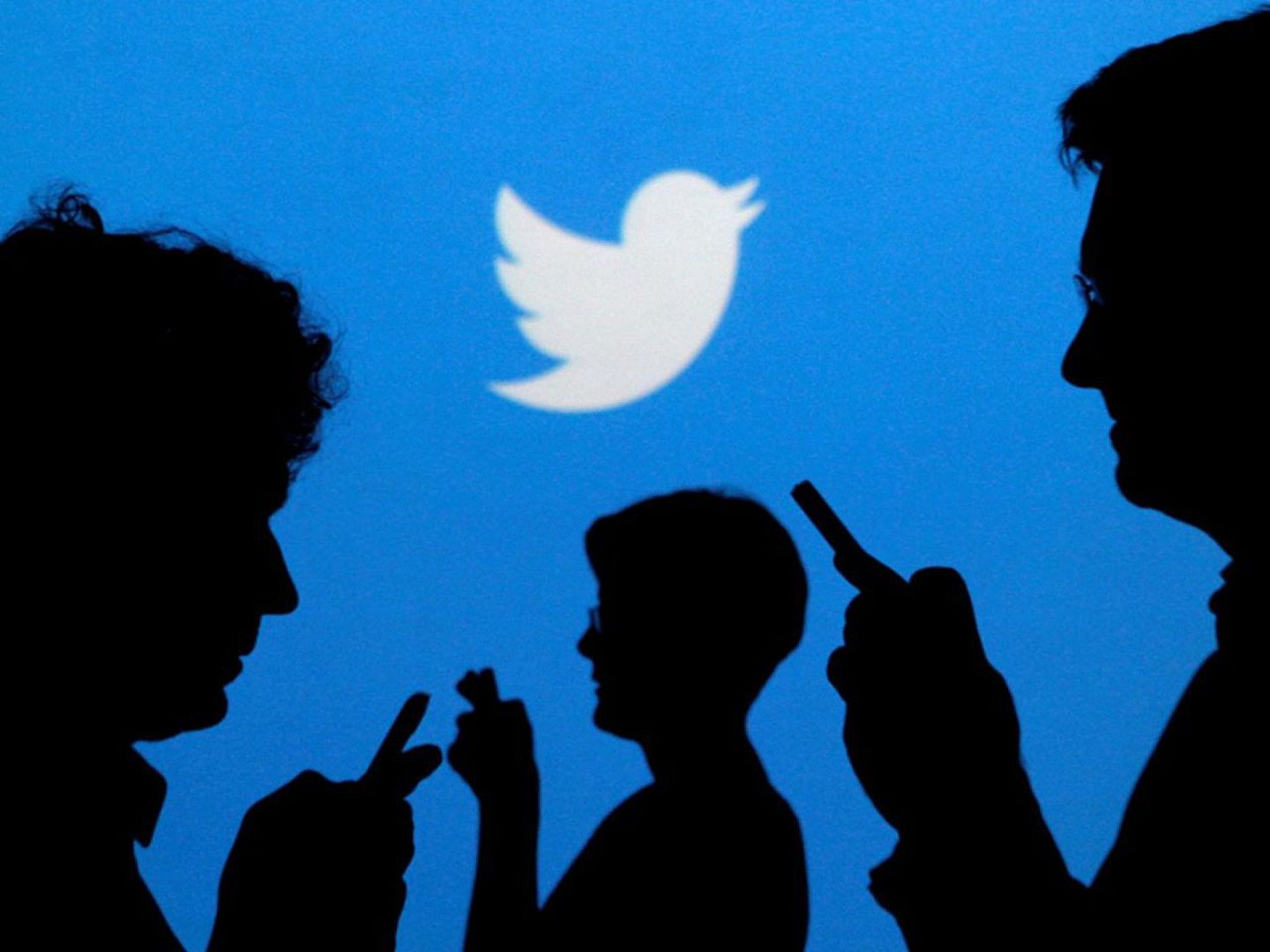 2020年3月，中美两国外交发言人因新冠病毒问题在推特上相互交锋，美国共和党议员致信推特首席执行官杰克•多西（Jack Dorsey），“强烈敦促”后者将中国官方在推特上开设的账号移除，并禁止任何封杀推特的国家的官员再使用该社交媒体平台。（Reuters）