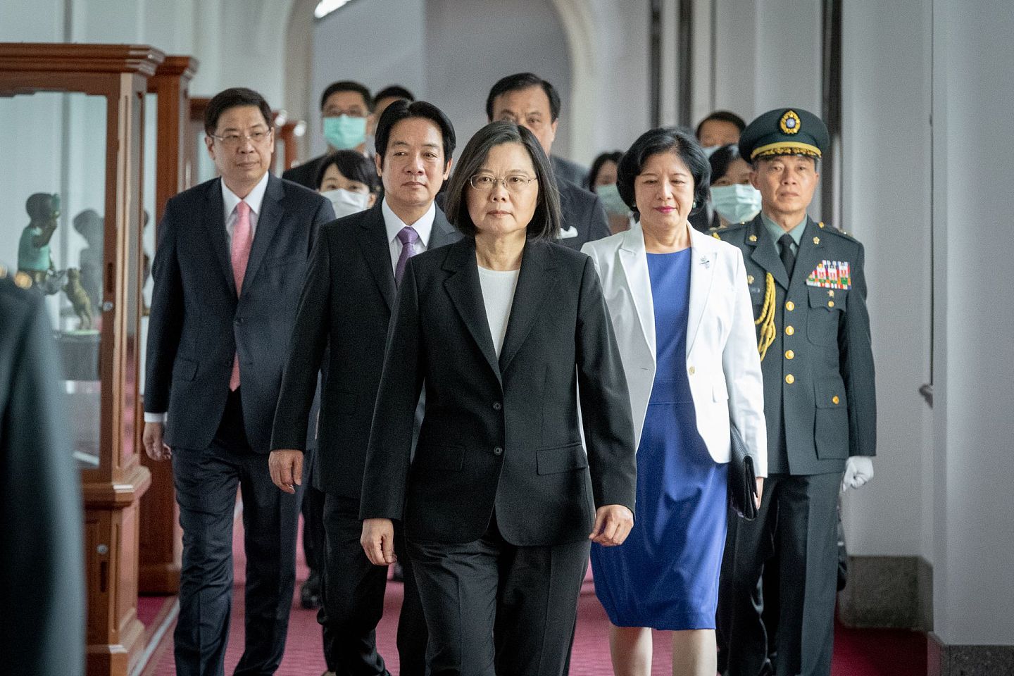 2020年5月20日，台湾总统蔡英文参加就职仪式，演说中再次重申“和平、对等、民主、对话”，为其执政下的两岸关系定调。强调，台湾不会接受北京当局以“一国两制”矮化台湾，破坏台海的现状。（台湾总统府）