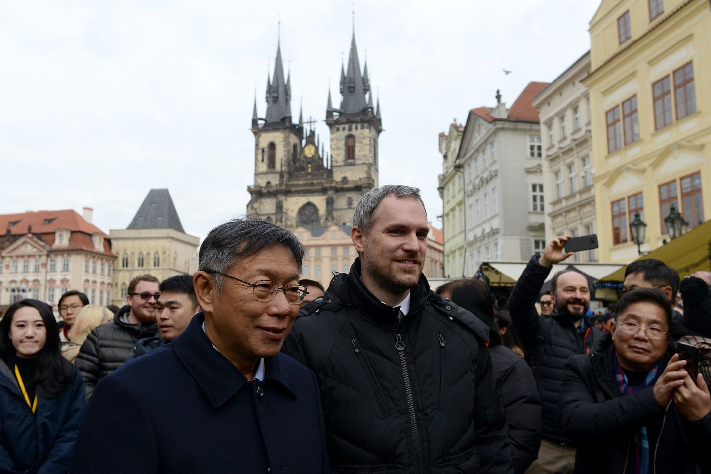 2020年1月13日，捷克首都布拉格市长贺瑞普与到访的台北市长柯文哲签署姐妹城市协议。（AFP）