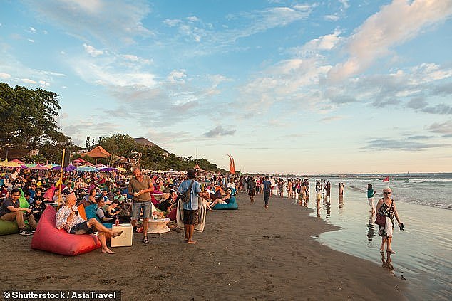 29103634-8408637-An_estimated_2_000_Australian_expats_have_chosen_to_stay_in_Bali-a-4_1591892807101.jpg,0