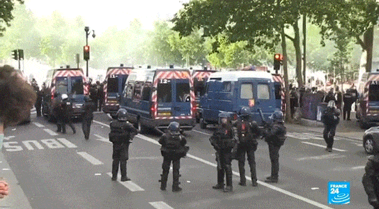 巴黎成了“黑命贵”战场，黑人叛乱者与警方发生激烈冲突…（视频/组图） - 14