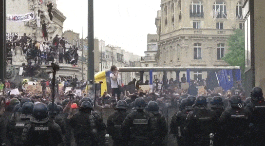 巴黎成了“黑命贵”战场，黑人叛乱者与警方发生激烈冲突…（视频/组图） - 26