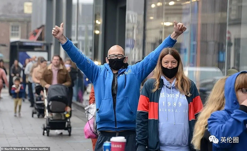 英媒：北京进入一级工作状态！歪果网友：你看看中国...今天英国大规模解封长这样（组图） - 36