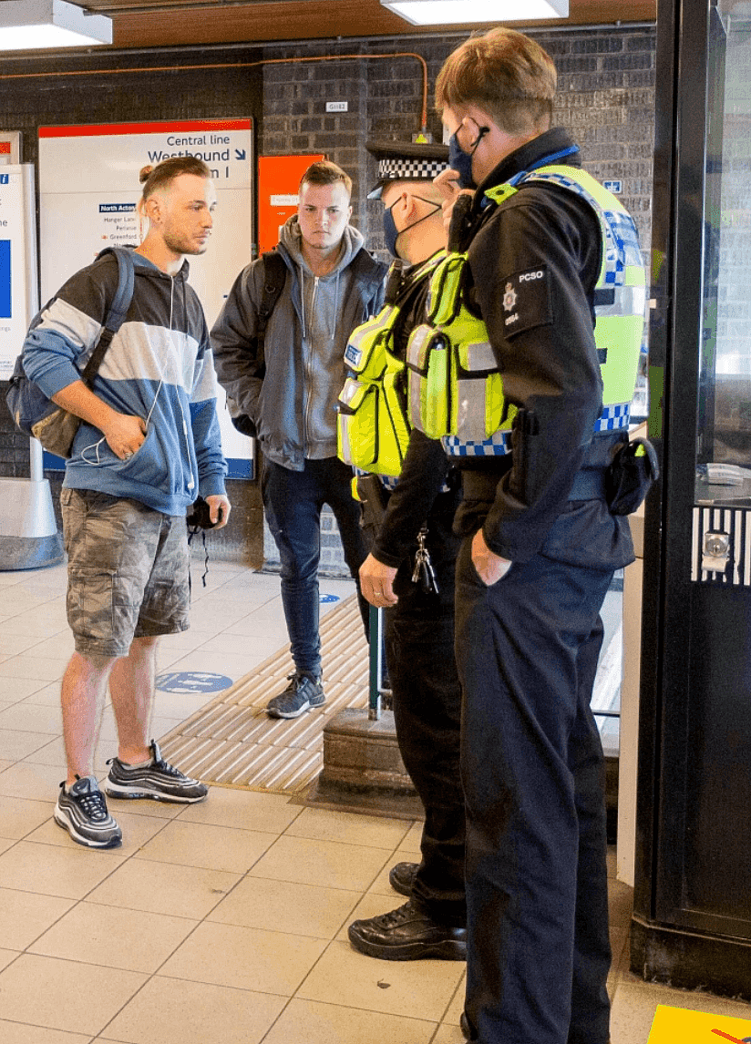 不戴面具不搭车！英国强制戴口罩首日，这结果真没想到（组图） - 17