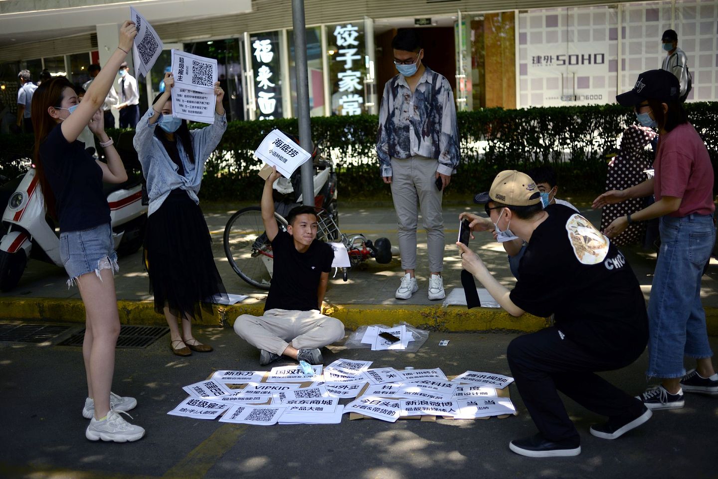 地摊经济引发舆论热议后，2020年6月6日开始，北京地方官媒发生称“地摊经济”不适合北京。（Reuters）